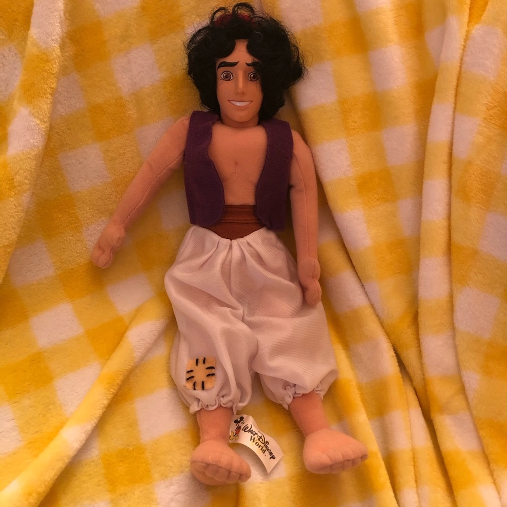 NWT Disney theme park edition Aladdin 13” toy